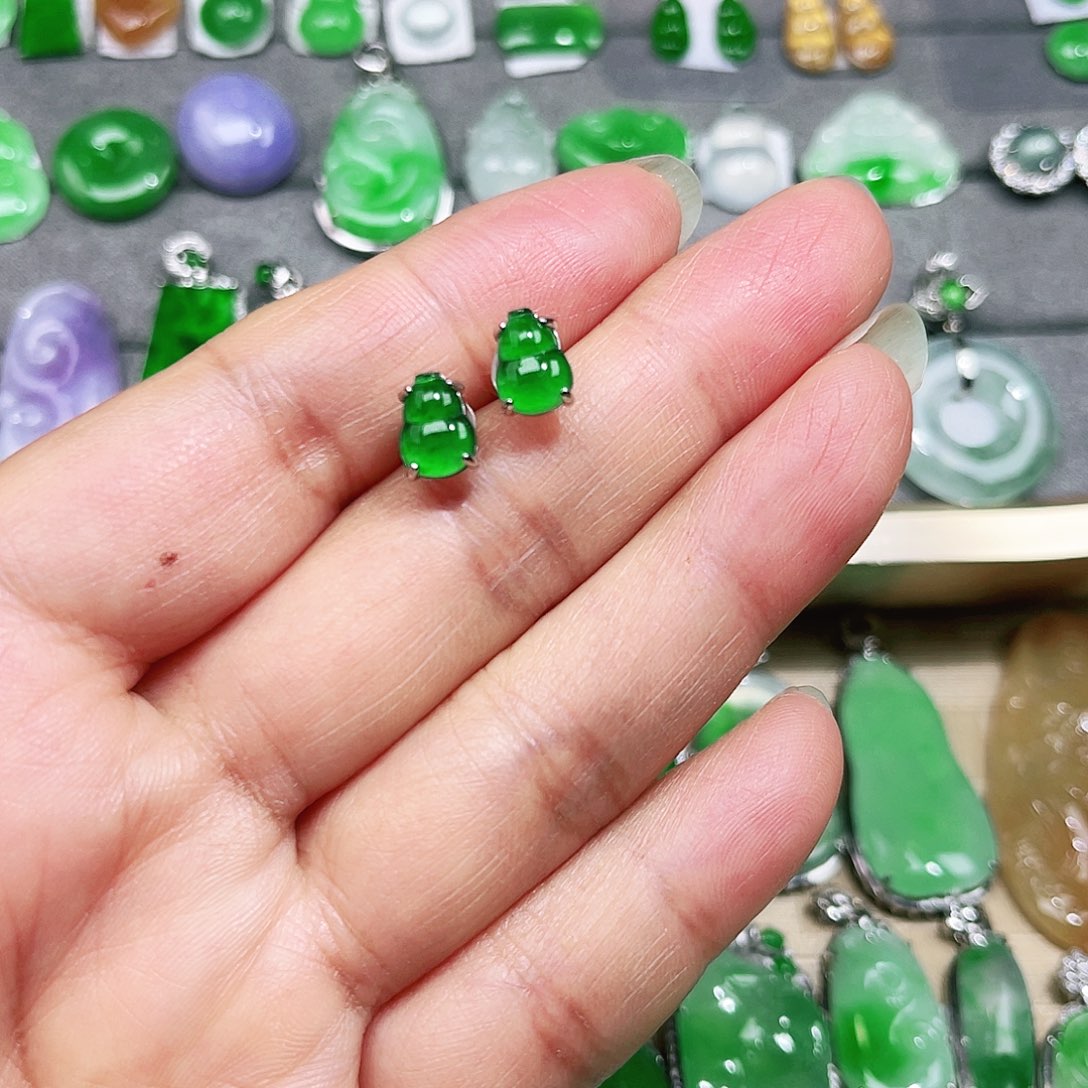 翡翠颈饰未镶嵌裸石