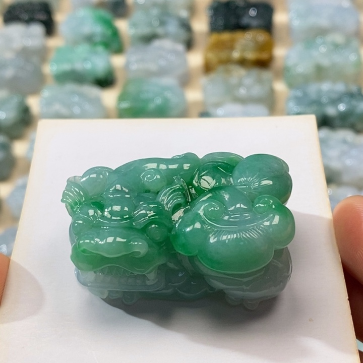 翡翠颈饰未镶嵌天然翡翠貔貅吊坠