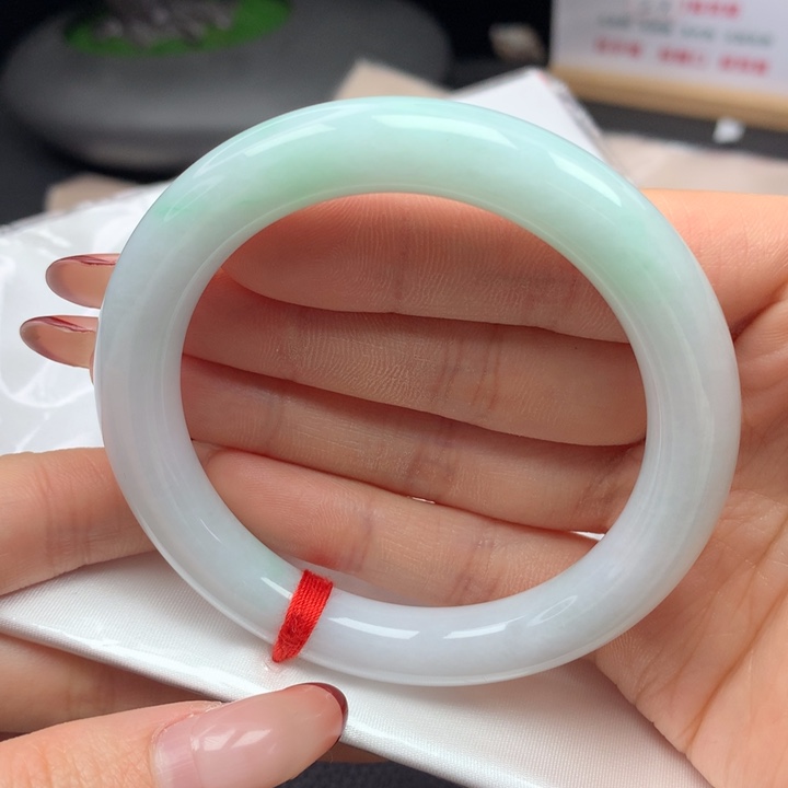 翡翠手镯未镶嵌56圆条