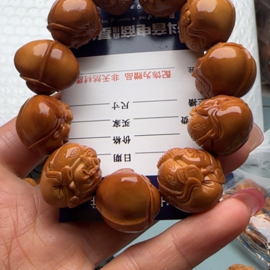 红***車橄榄核手串橄榄雕工艺的