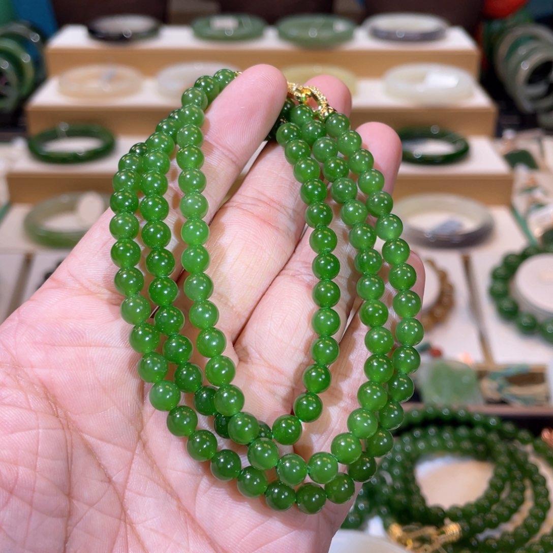 和田玉收藏级老坑碧玉冰阳绿108卡6未镶嵌