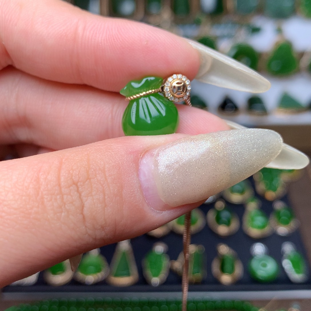 和田玉（碧玉）吊坠18K金镶嵌