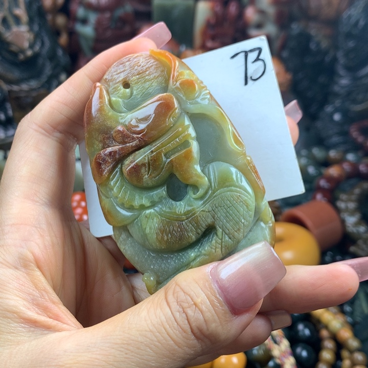 透闪石质玉未镶嵌车挂