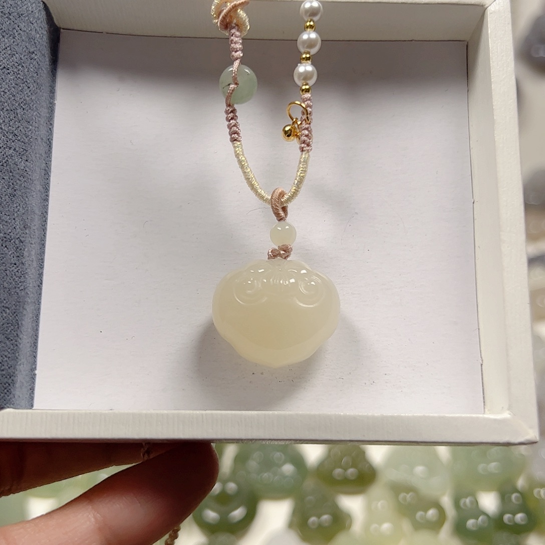 颈饰未镶嵌和田玉