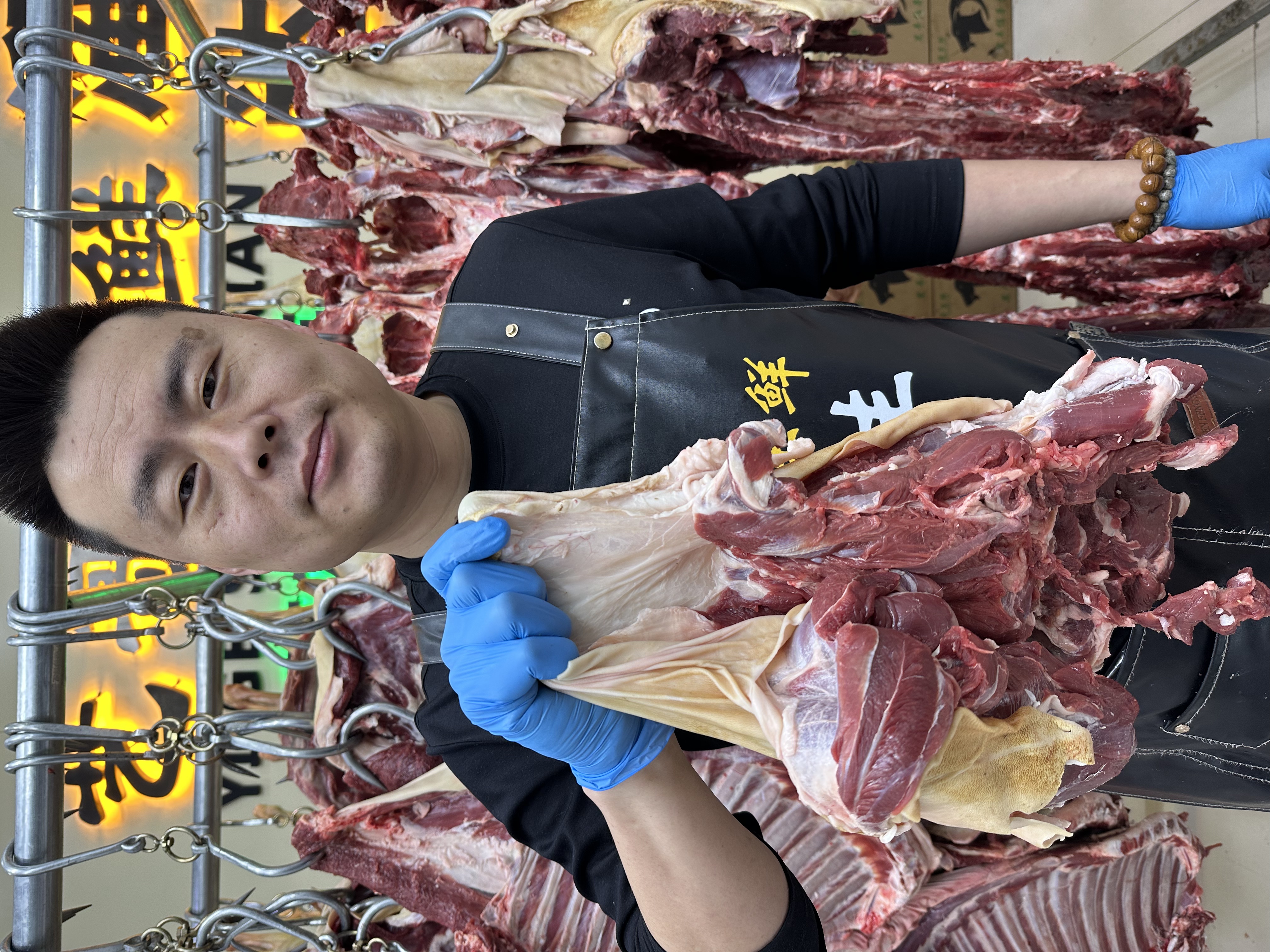 羊后腿带皮精肉（无骨），以现场称重为准