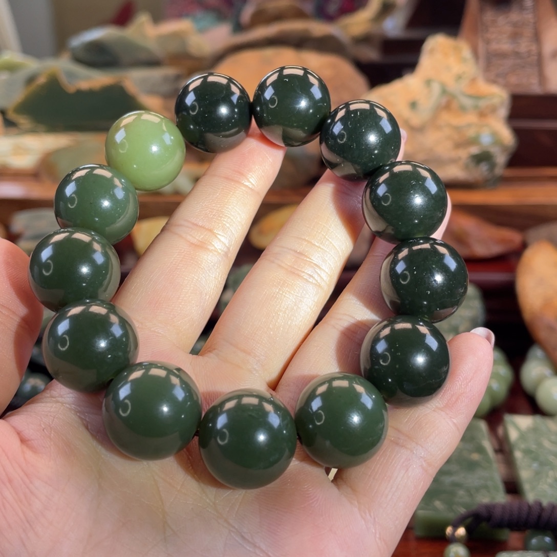 星***辰岫岩老玉（透闪石质玉）未镶嵌手串