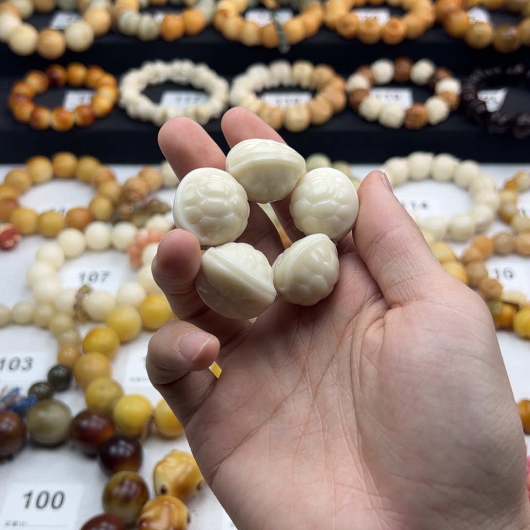 白玉菩提吊坠微瑕