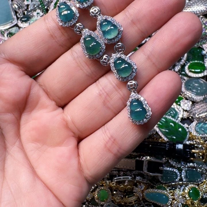 翡翠未镶嵌颈饰天然A货翡翠放漏