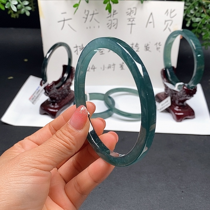 翡翠手镯未镶嵌68尺寸