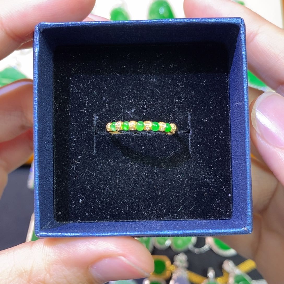 翡翠戒指18K金镶嵌戒指