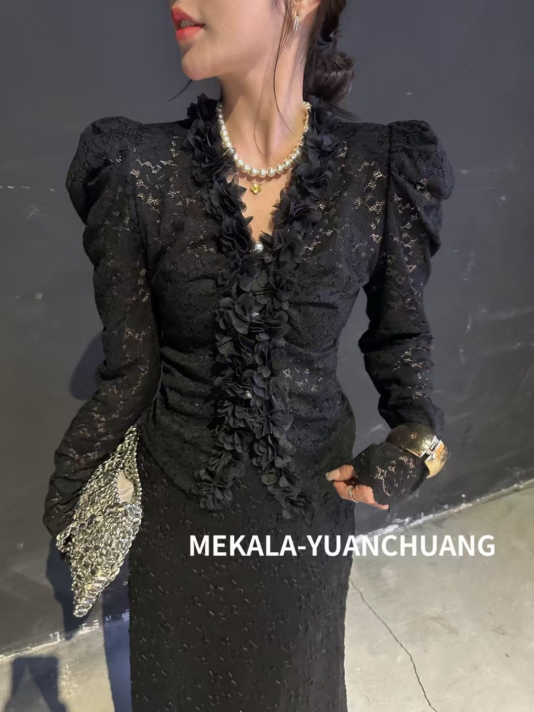 花瓣式前襟拼接设计蕾丝镂空衬衫2518