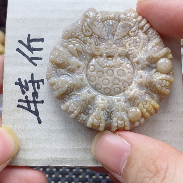 硅化珊瑚（珊瑚玉）颈饰未镶嵌