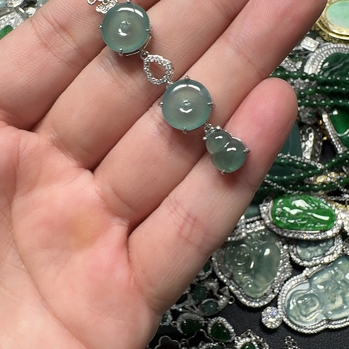 翡翠未镶嵌颈饰天然A货翡翠放漏