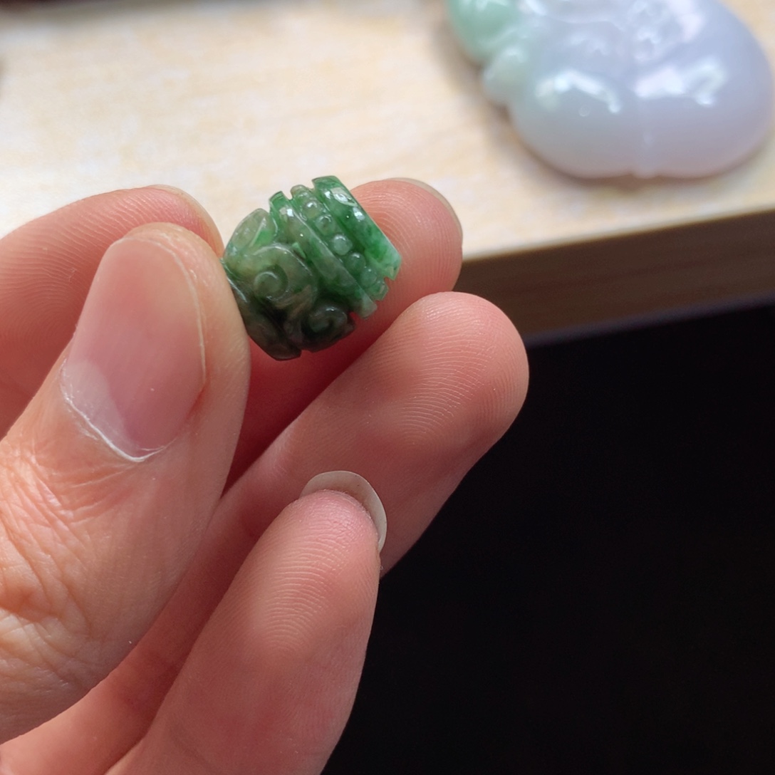 翡翠未镶嵌颈饰吊坠