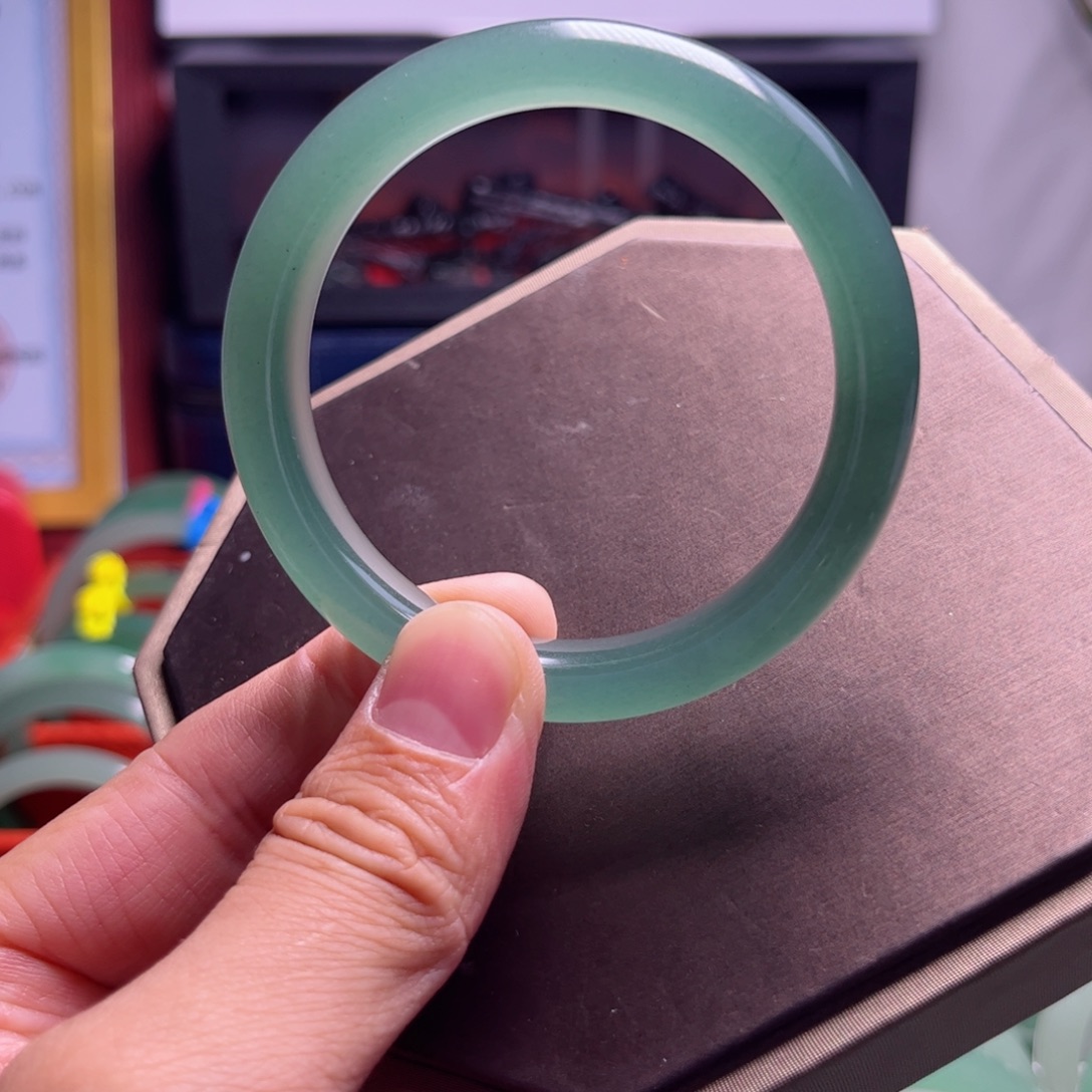 东陵石手镯未镶嵌