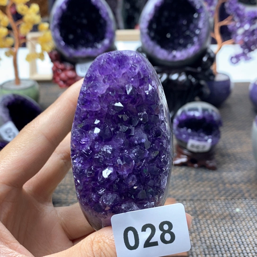 紫晶未镶嵌大型摆件（非配饰）