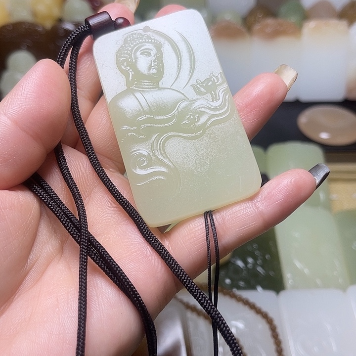 赵***艮和田玉未镶嵌颈饰