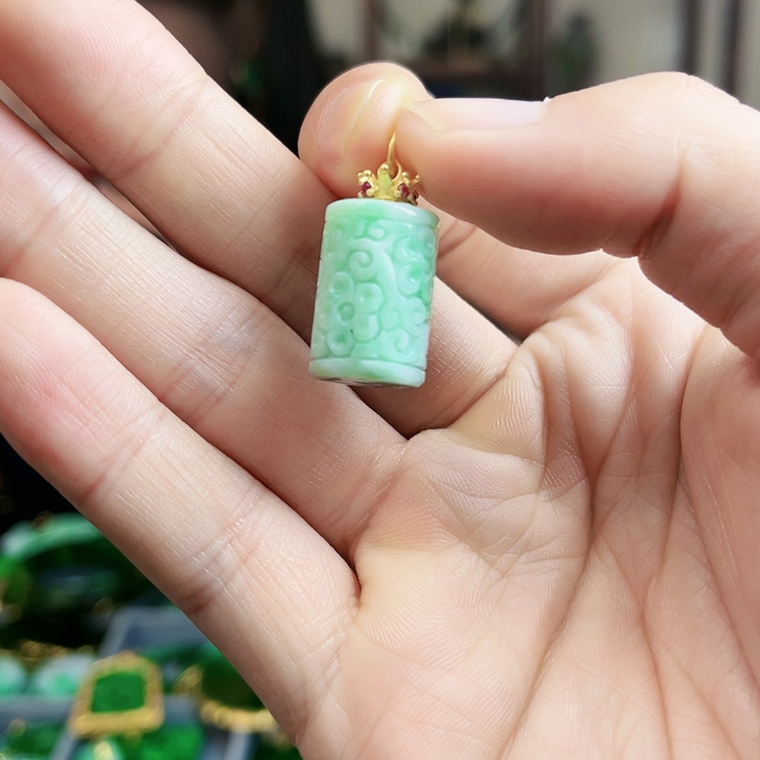 翡翠颈饰未镶嵌吊坠