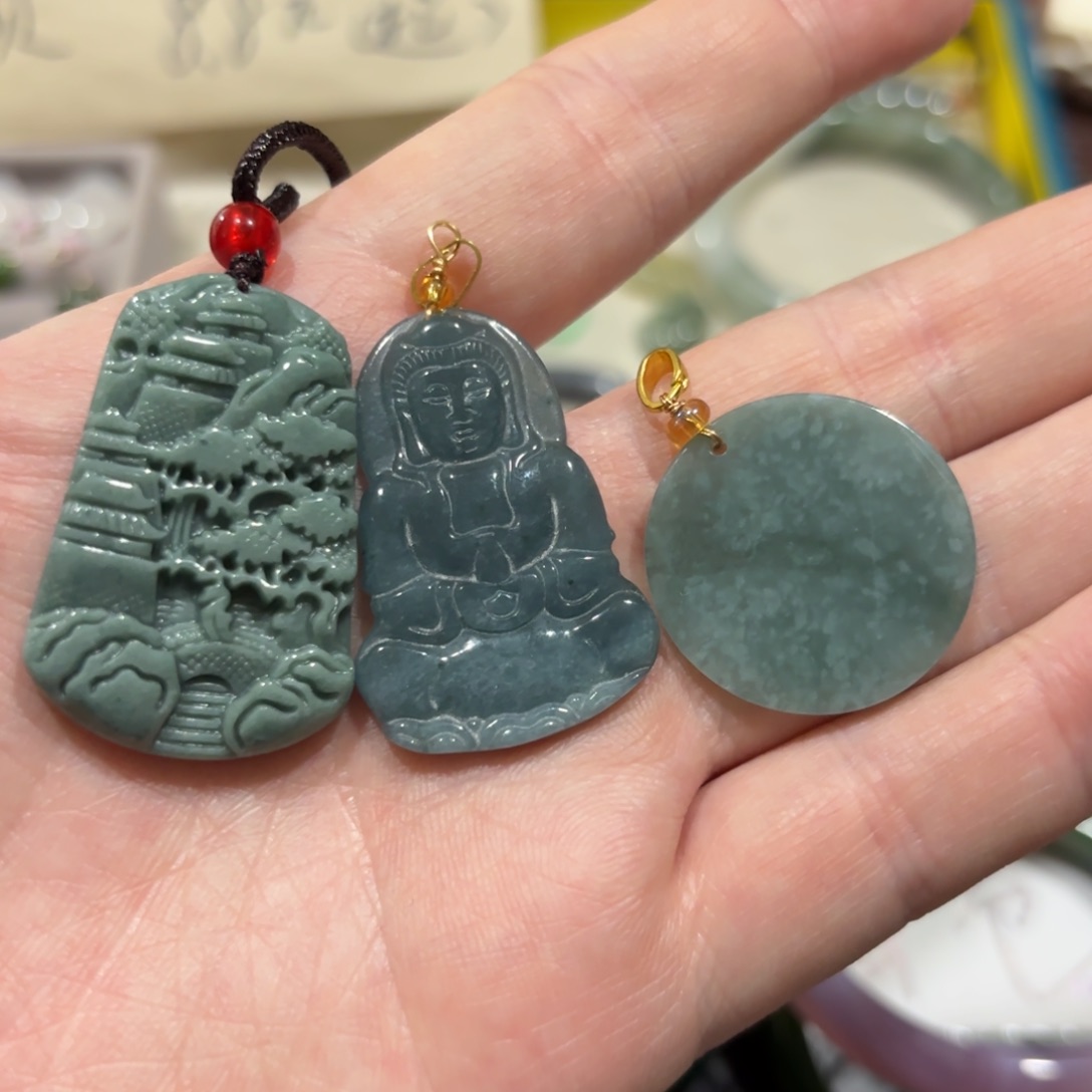 翡翠未镶嵌颈饰打包出