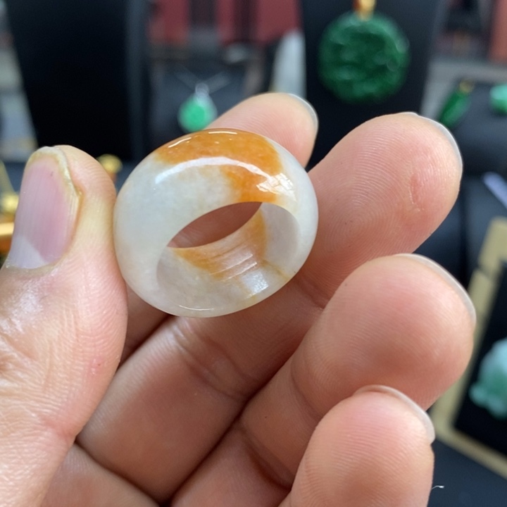 翡翠颈饰未镶嵌戒指