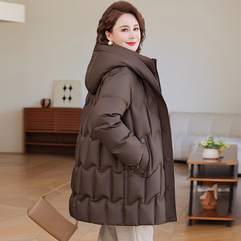 雅鹿妈妈款正品冬装连帽羽绒服女中老年白鸭绒中长款保暖防寒外套