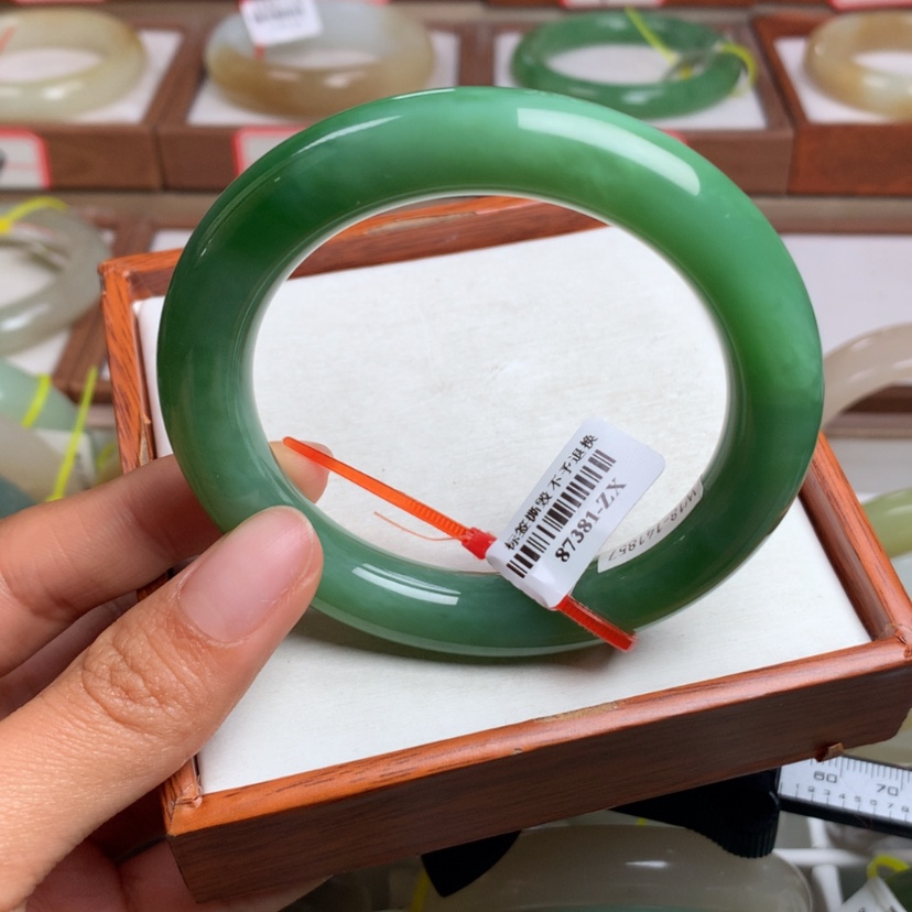 【闪购商品】和田玉手镯未镶嵌56