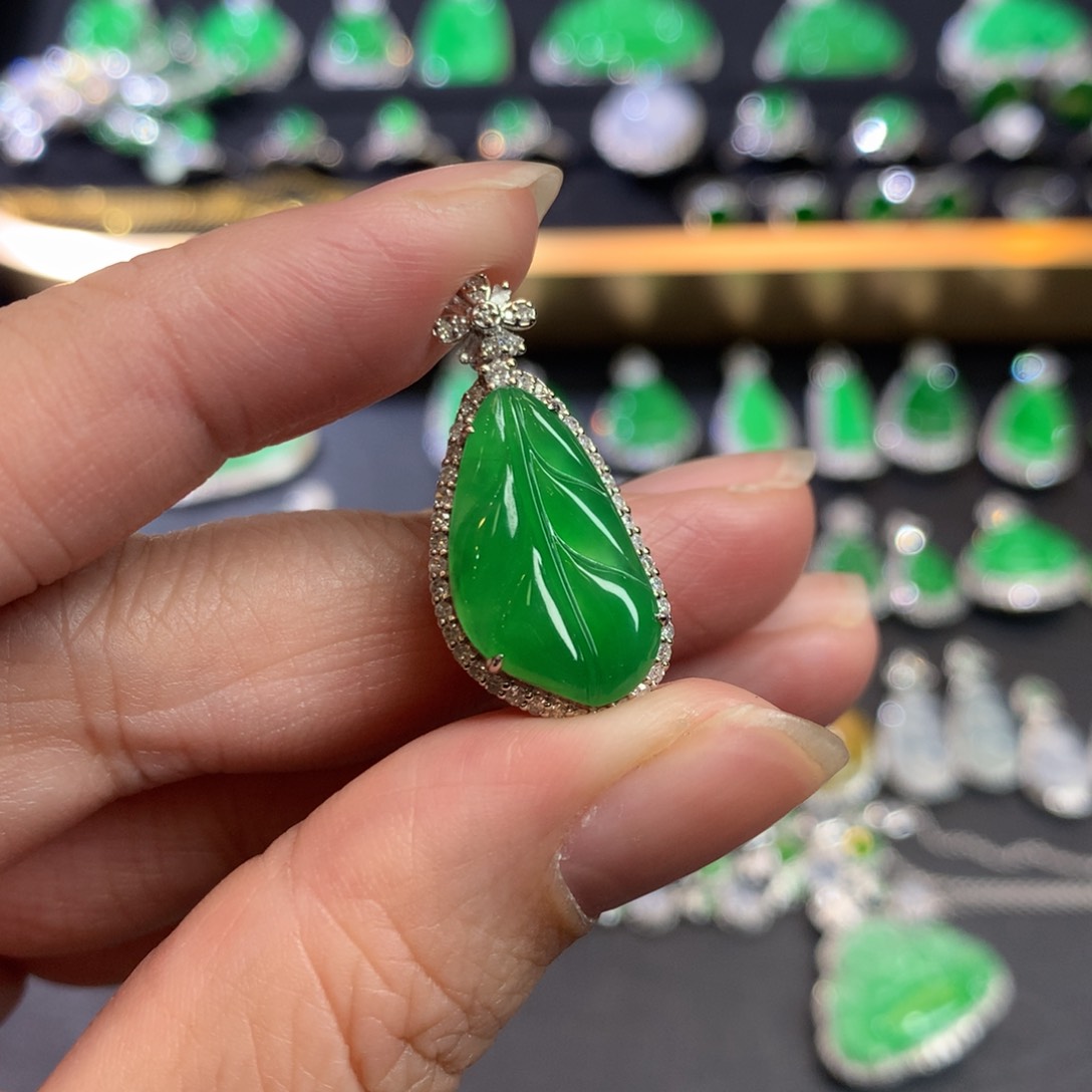 翡翠吊坠(不含链)18K金镶嵌