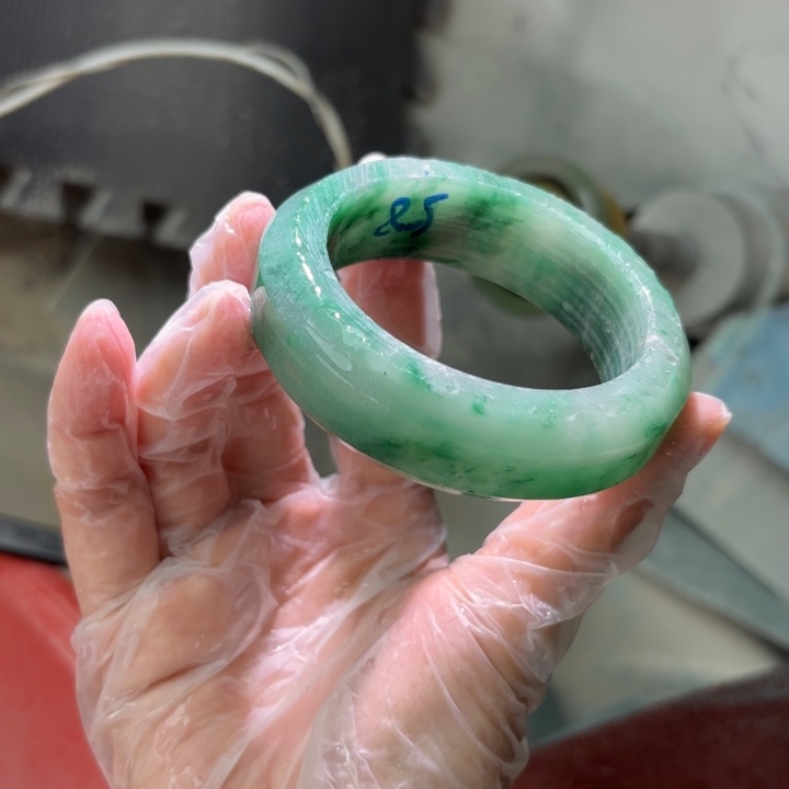 开***笑石英质玉（非洲翠）手镯未镶嵌定制