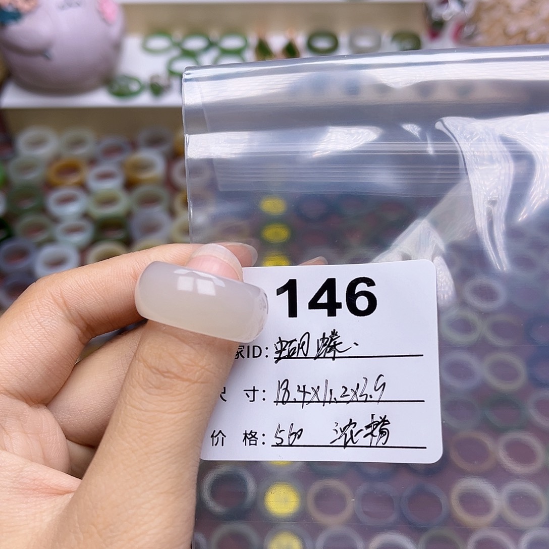 和田玉戒指未镶嵌?