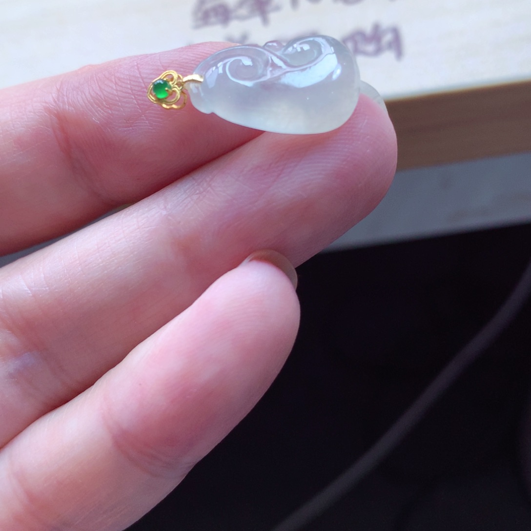 翡翠颈饰18K金镶嵌吊坠