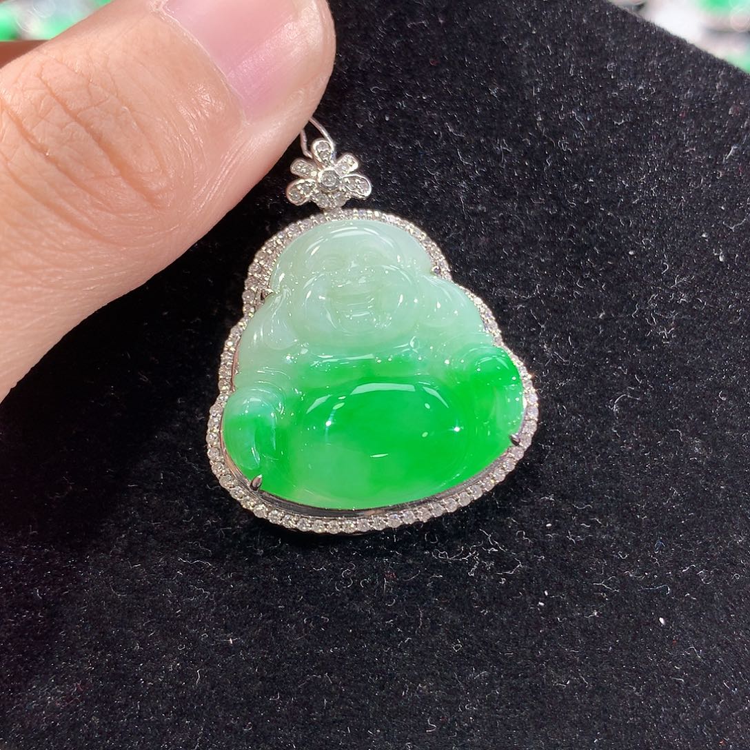 翡翠18K金镶嵌颈饰