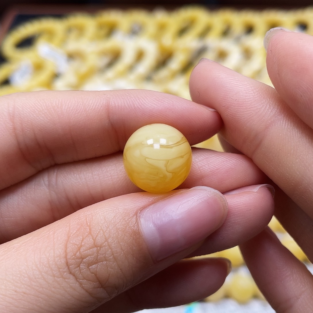 未镶嵌蜜蜡裸石圆珠13.5mm福利