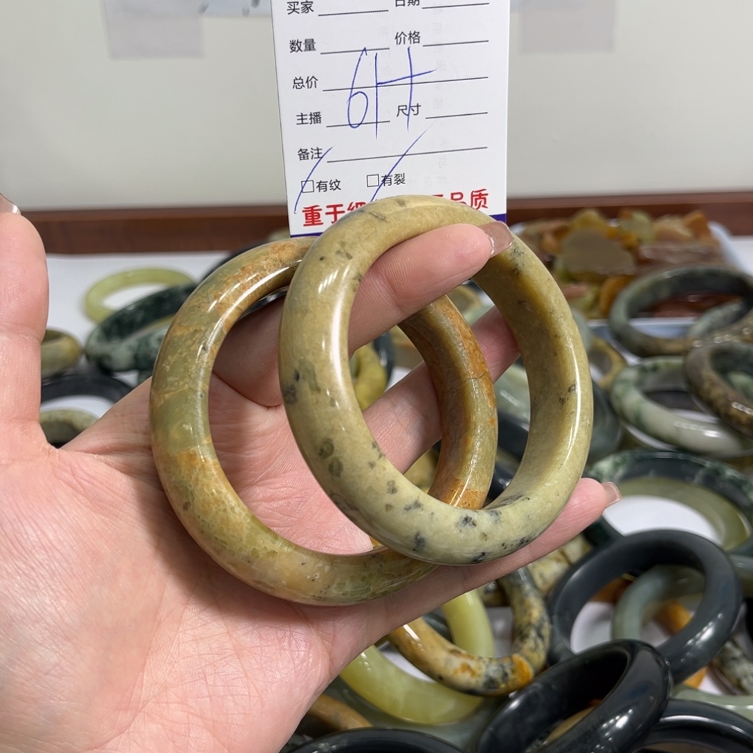 慧***蛇纹石玉未镶嵌手镯