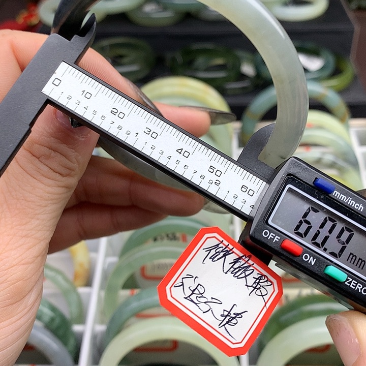 蛇纹石玉手镯未镶嵌1046