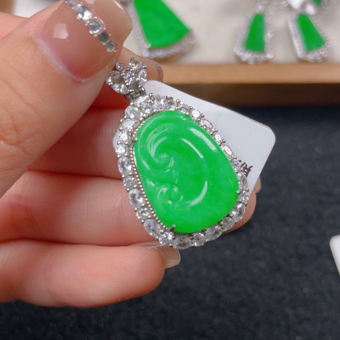 翡翠颈饰银S925镶嵌b h j j j