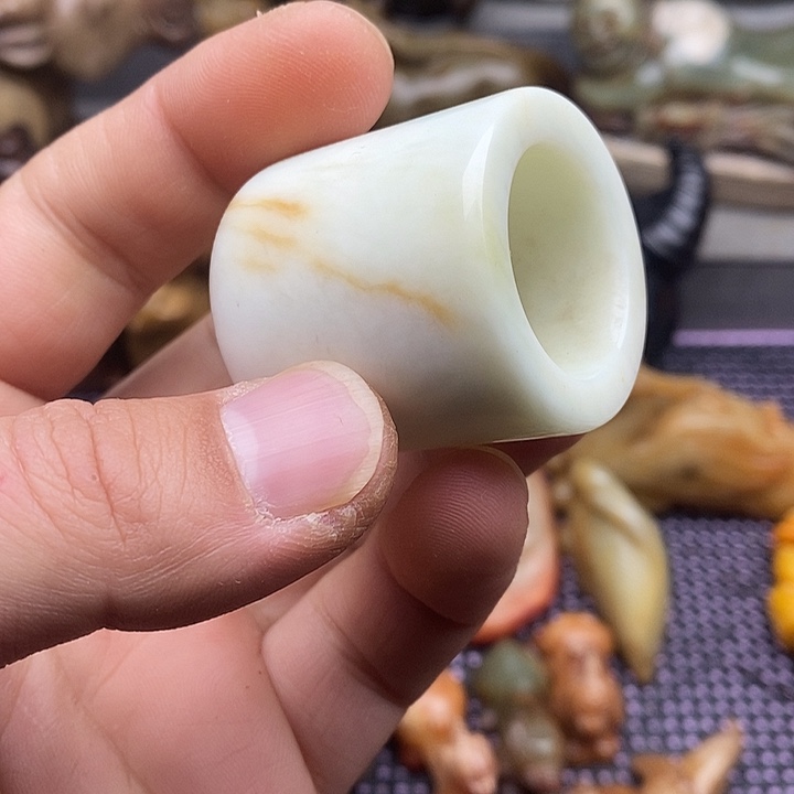 未镶嵌蛇纹石玉颈饰