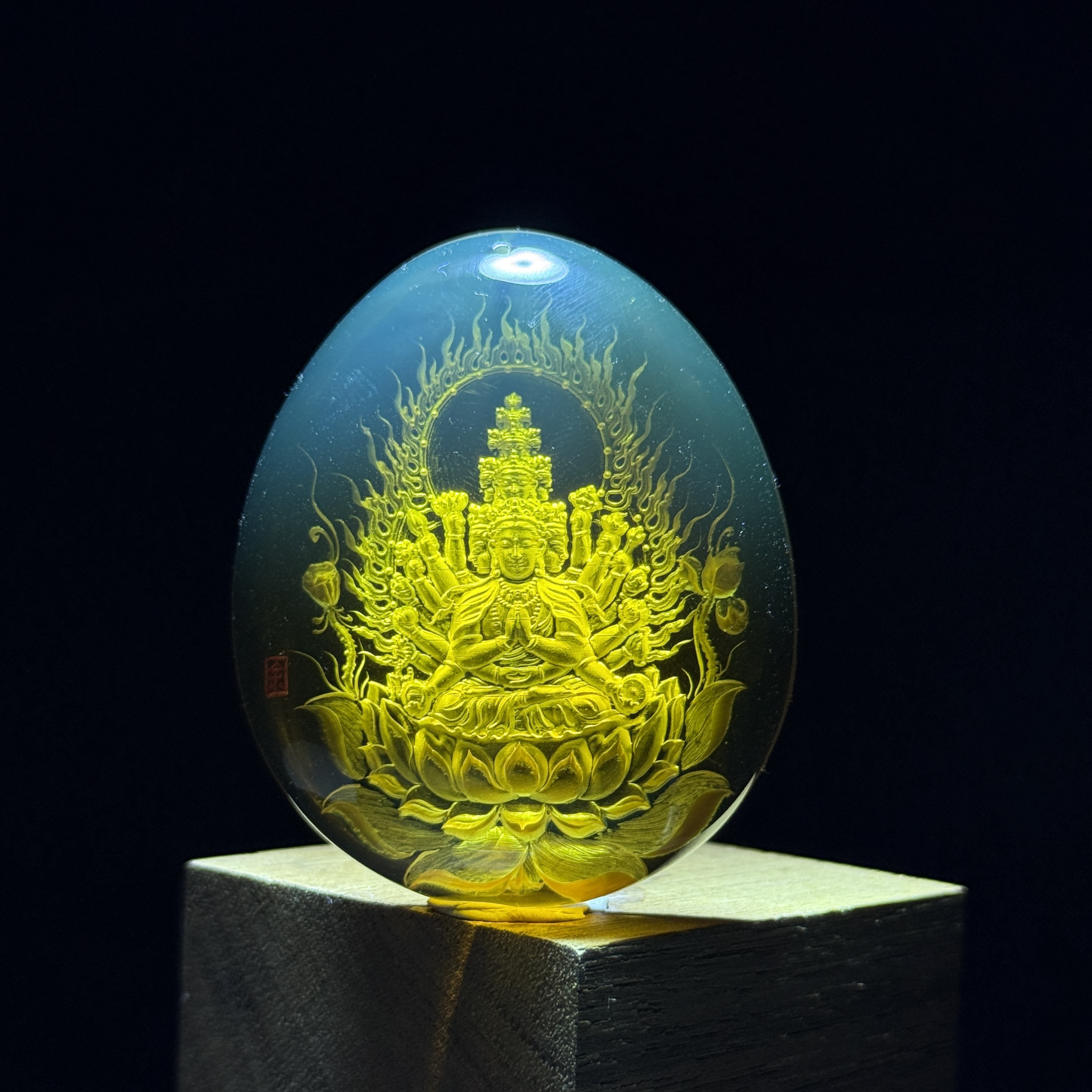蓝珀千手观音阴雕大师工手工雕刻水滴净水吊坠挂坠