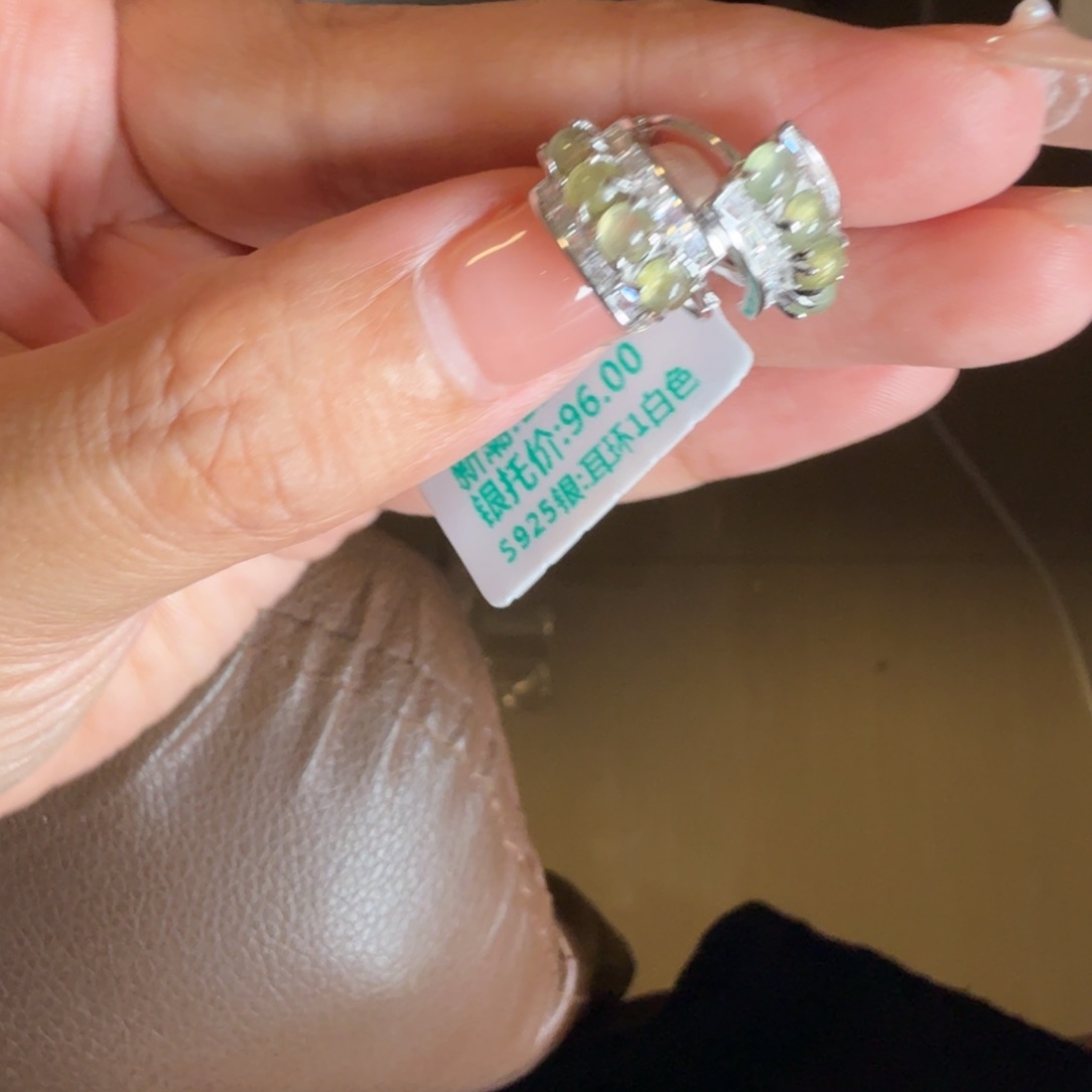 颈饰银S925镶嵌翡翠耳钉