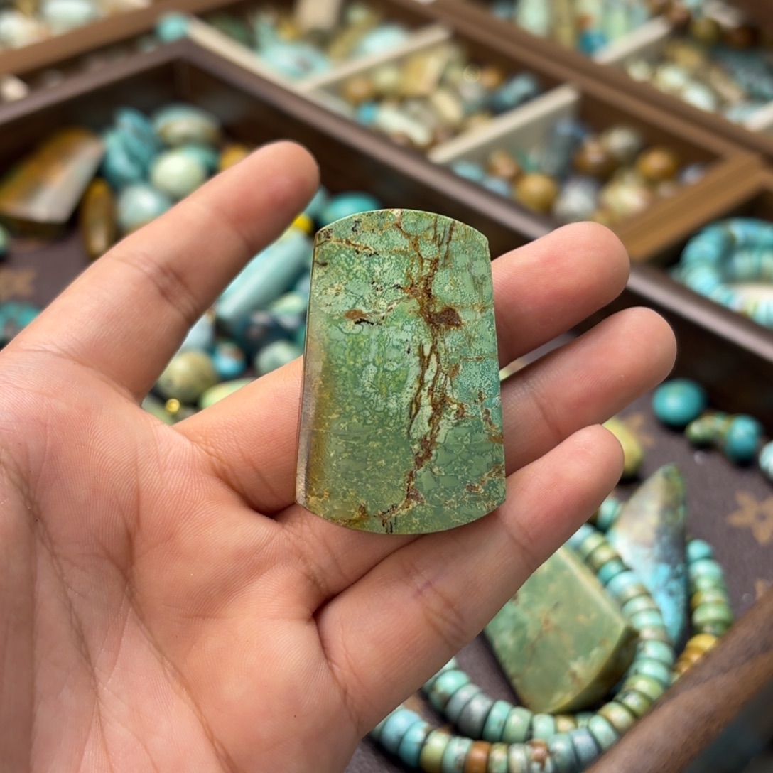 礼***哥绿松石未镶嵌珠宝奇石