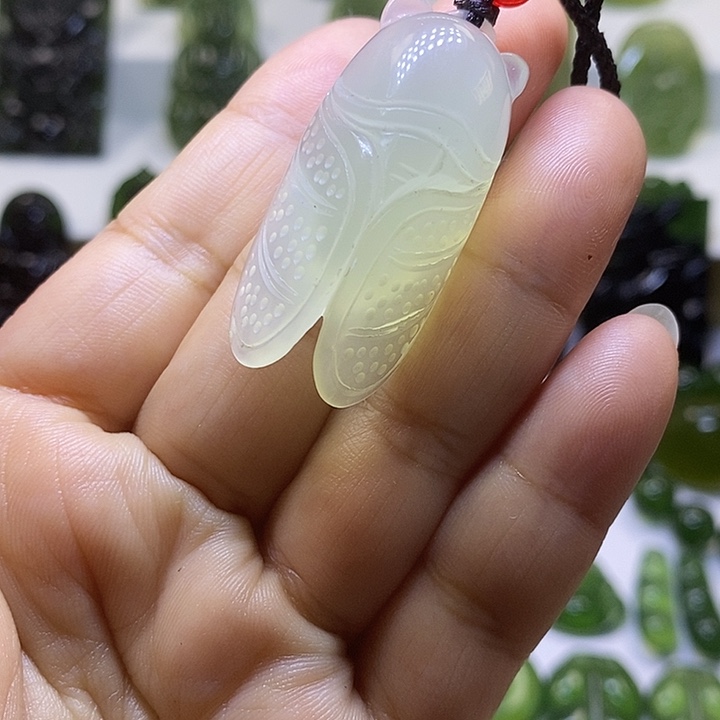蛇纹石玉颈饰未镶嵌