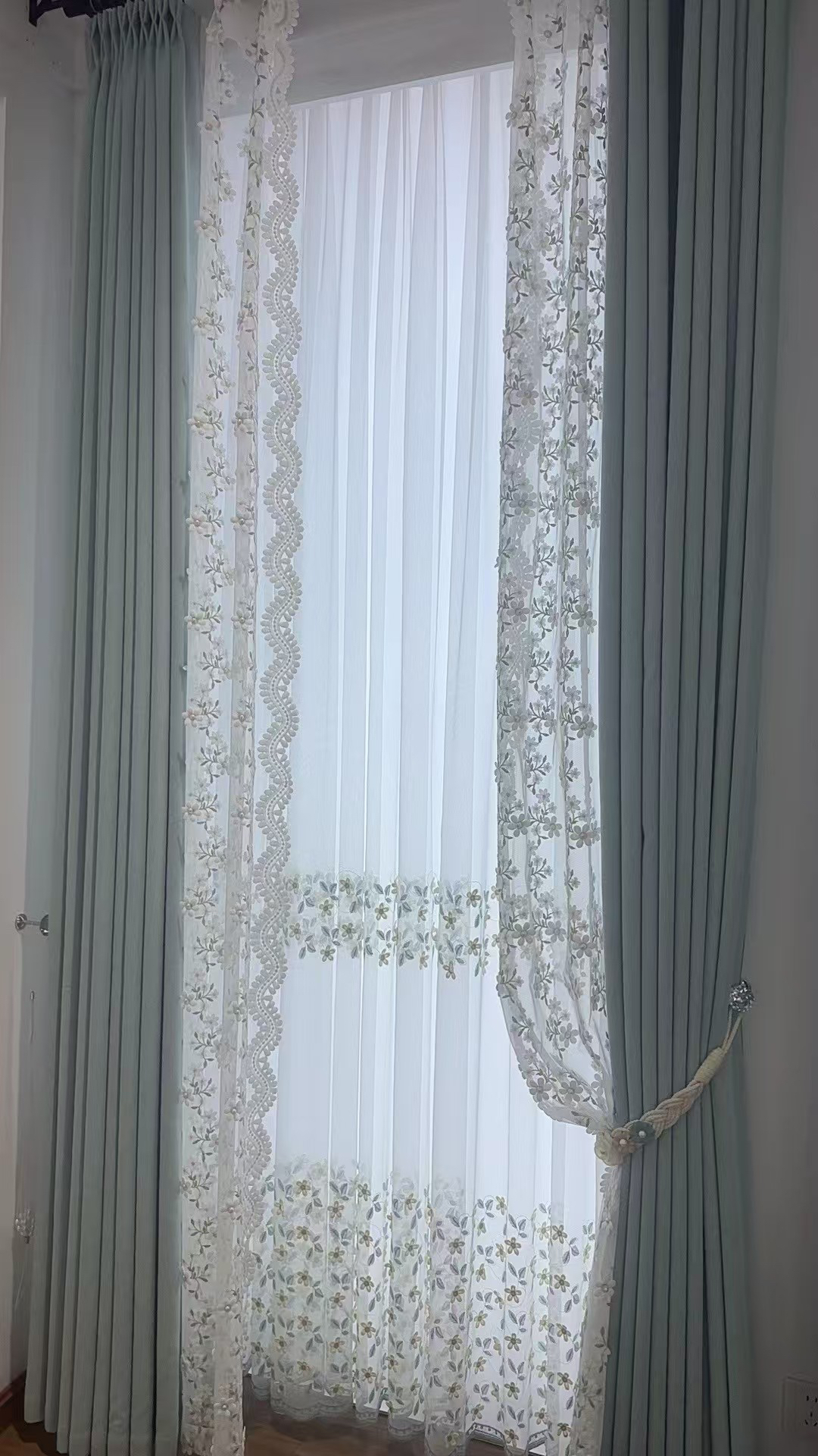 小泡芙 雪尼尔薄荷奶绿色高遮光客厅卧室高温定型窗帘