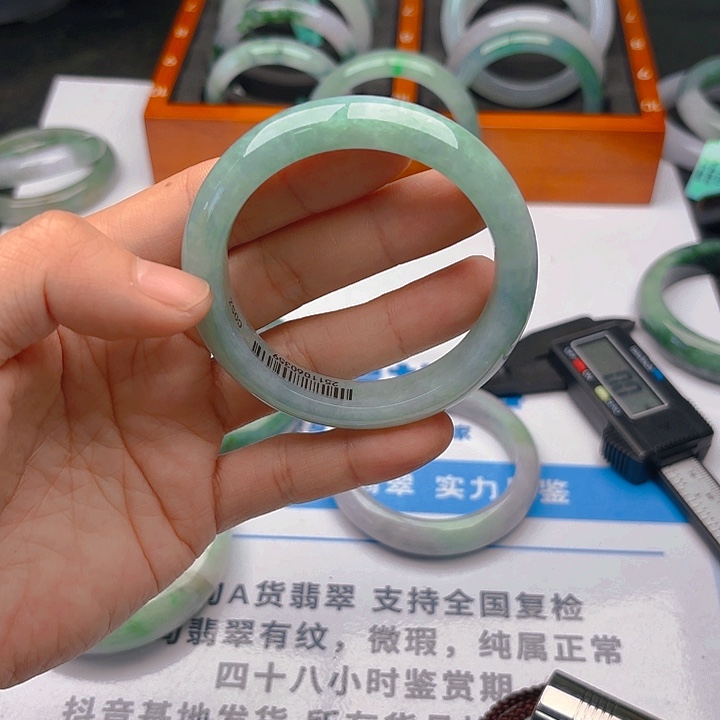 翡翠未镶嵌手镯5556x3.  53