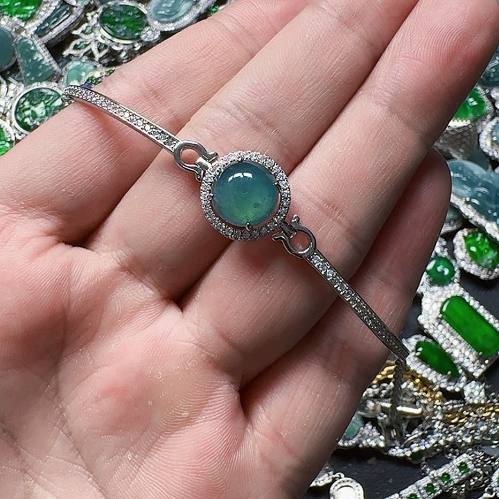 翡翠颈饰未镶嵌天然A货翡翠放漏