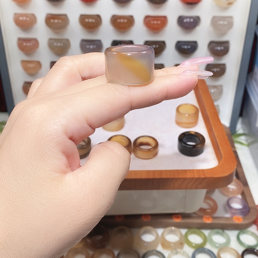 荼***靡玛瑙/玉髓未镶嵌戒指港16