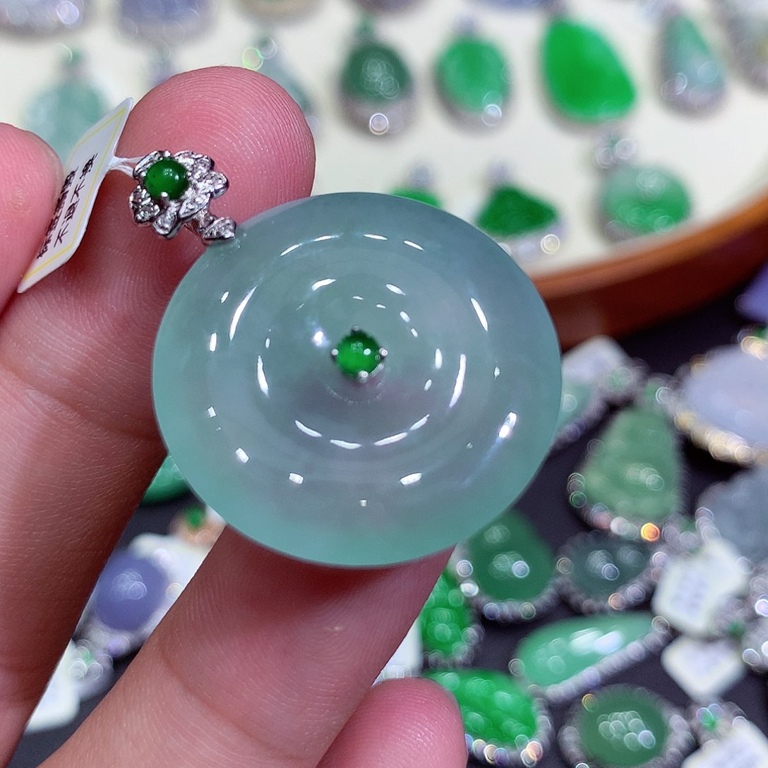 翡翠吊坠(不含链)18K金镶嵌