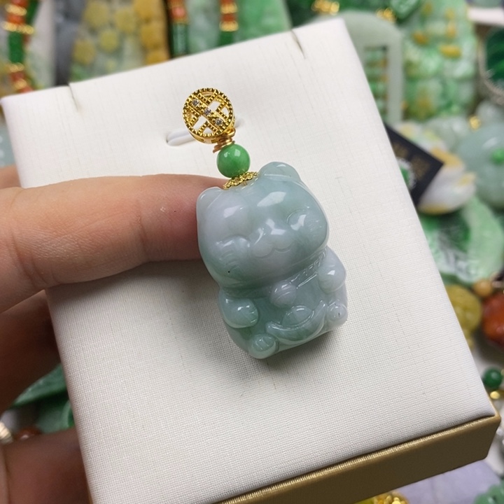 翡翠未镶嵌吊坠(赠链)