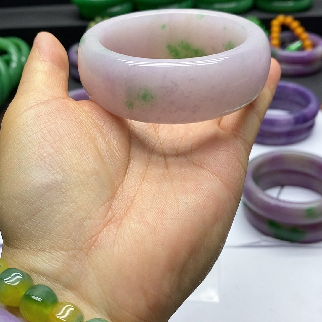 未镶嵌手镯石英质玉