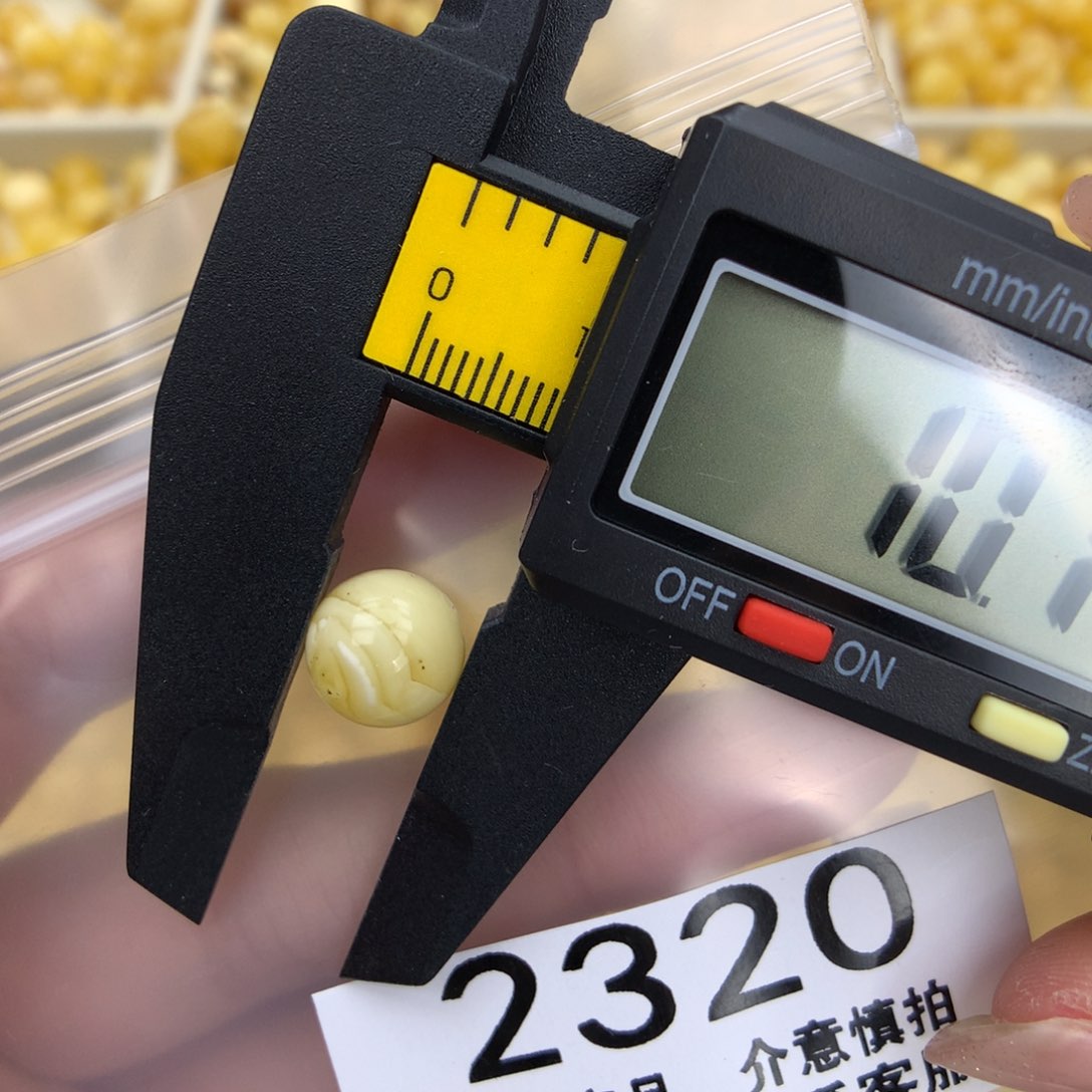 未镶嵌琥珀珠宝奇石