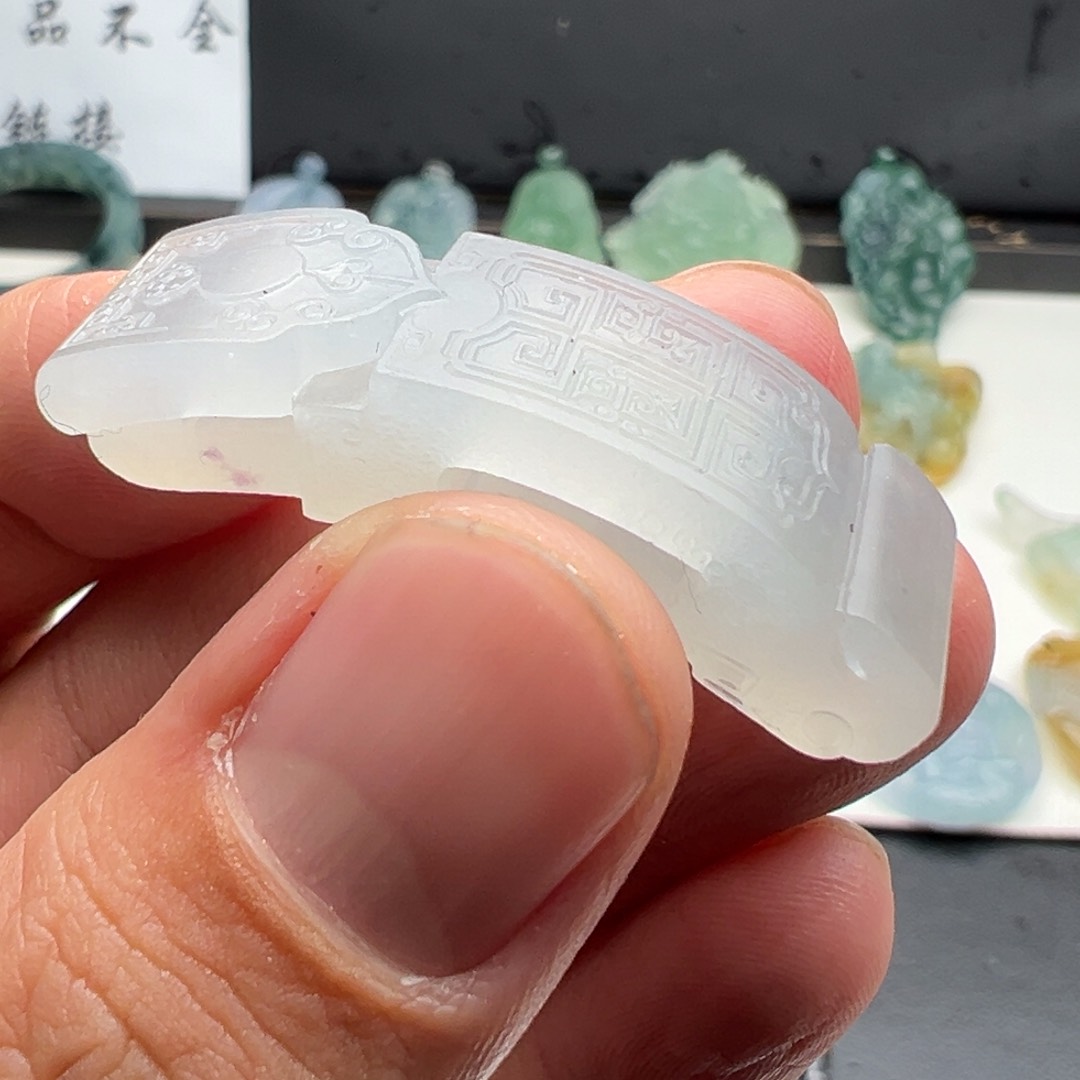 定制翡翠未镶嵌手牌