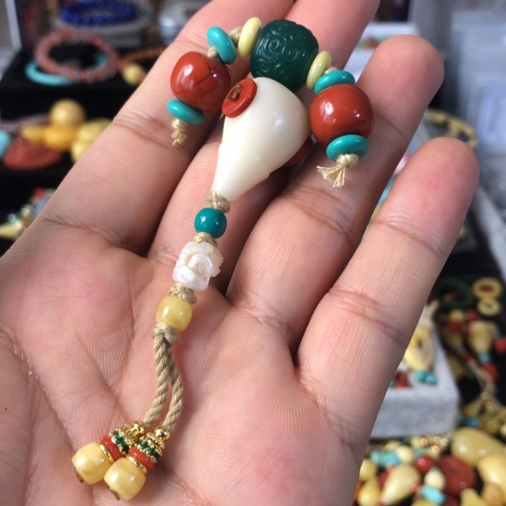 蜜蜡未镶嵌珠宝奇石